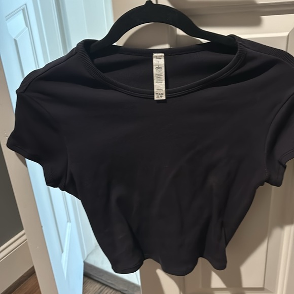 Alo Rib Crop Top - Picture 3 of 4